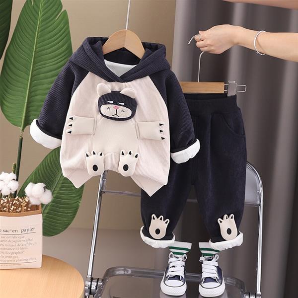 ست هودی و شلوار ضخیم کبریتی داخل کرکی طرح پیشی اخمو رنگ کرم و سورمه ای کد 21109