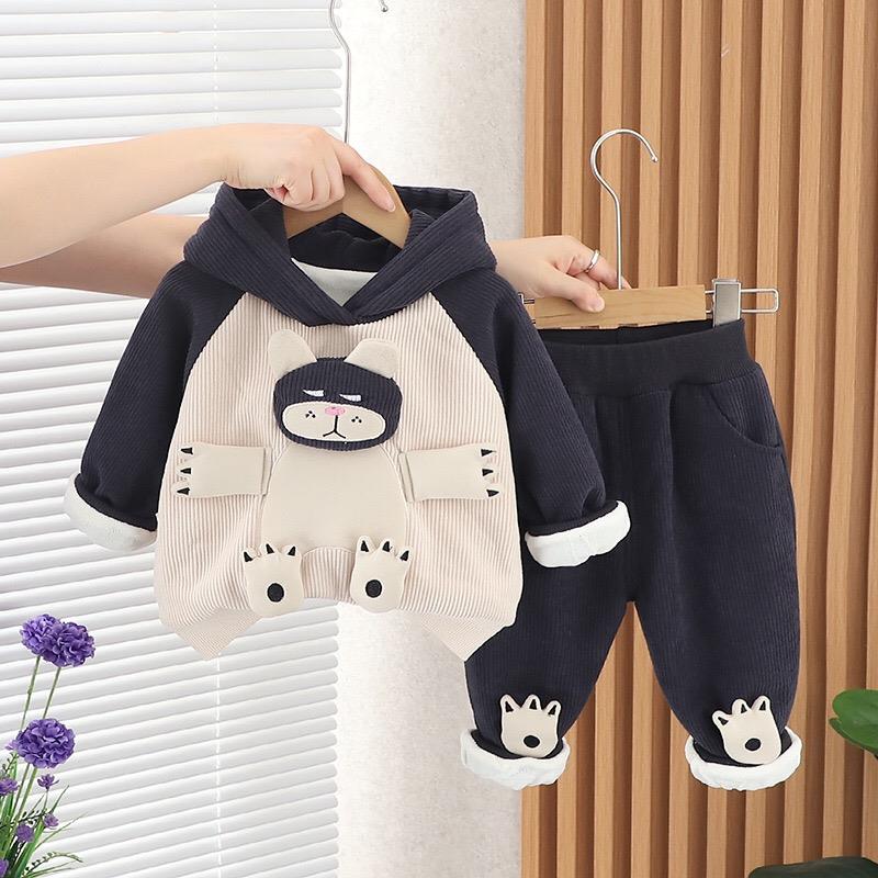 ست هودی و شلوار ضخیم کبریتی داخل کرکی طرح پیشی اخمو رنگ کرم و سورمه ای کد 21109