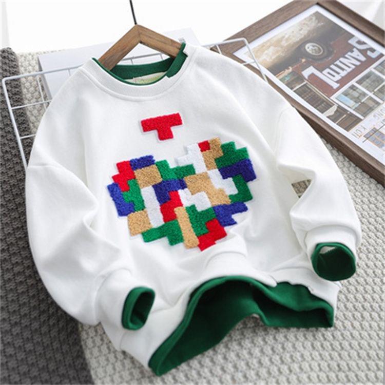 ست دورس سفید طرح قلب بافت برجسته رنگارنگ با شلوار اسلش گت دار سبز کد 21114