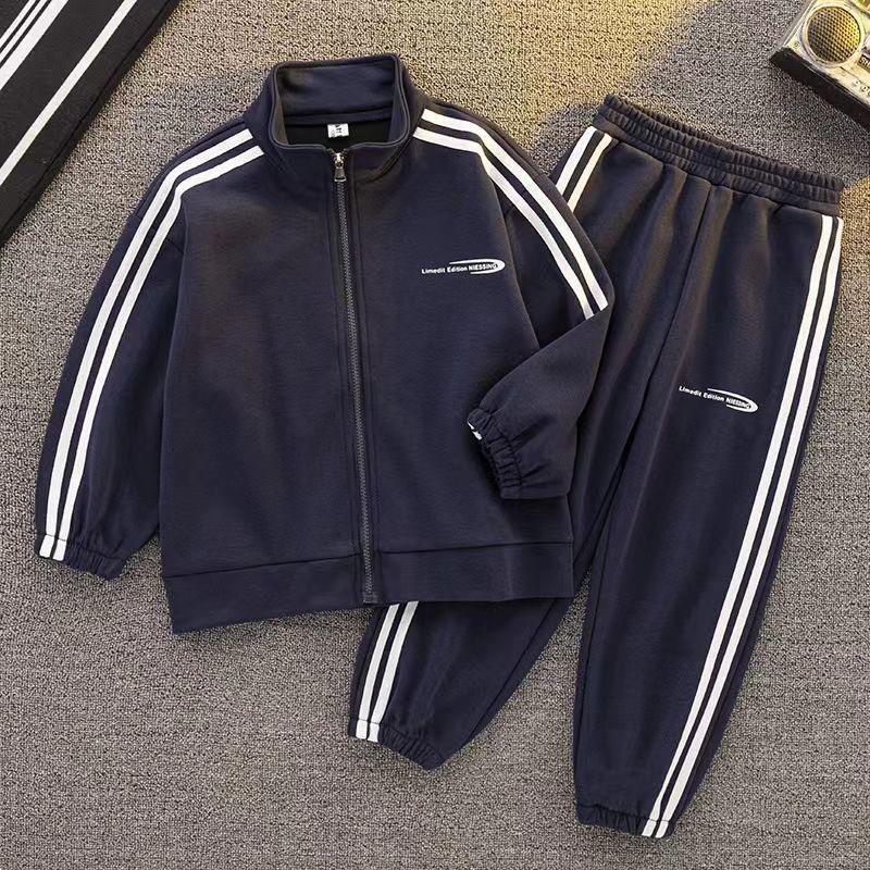 ست سویشرت و شلوار طرح Chid who loves freedom رنگ سورمه ای کد 21171